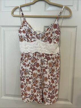 #67 No Comment White Floral Crochet-Trim Romper Small
